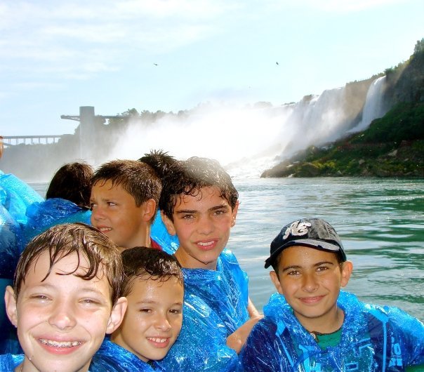 Les jeunes du Camp Pilgrim profitent de l’excursion aux Chutes Niagara 