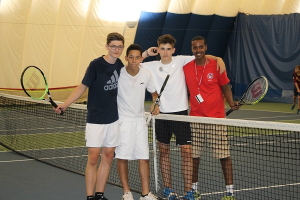 terrain de tennis camp d'été