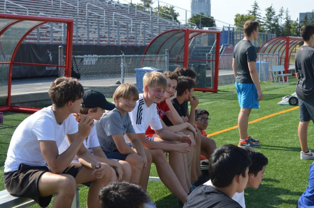 Étudiants lors d’une activité sportive en camp d’été à Ottawa