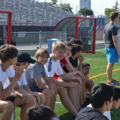 Étudiants lors d’une activité sportive en camp d’été à Ottawa