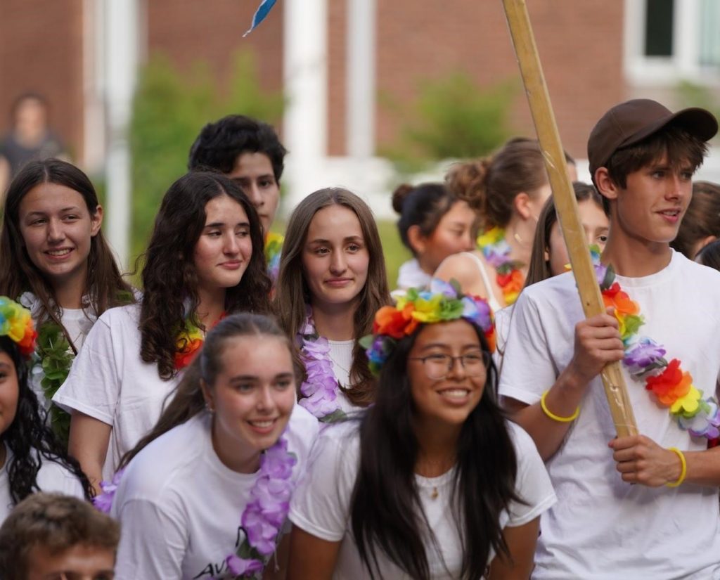 Groupe d’étudiants dans une activité au Camp Pilgrim, camp d'été anglais.