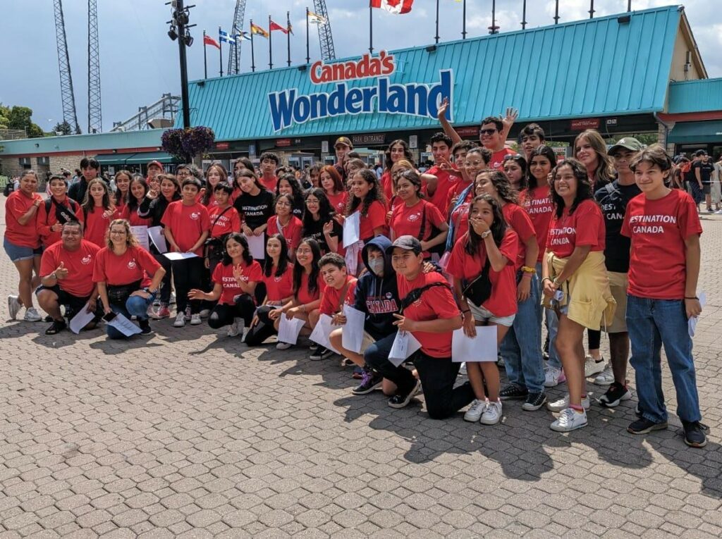 Groupe de jeunes en camp d’immersion anglaise à Ottawa qui visitent wonderland