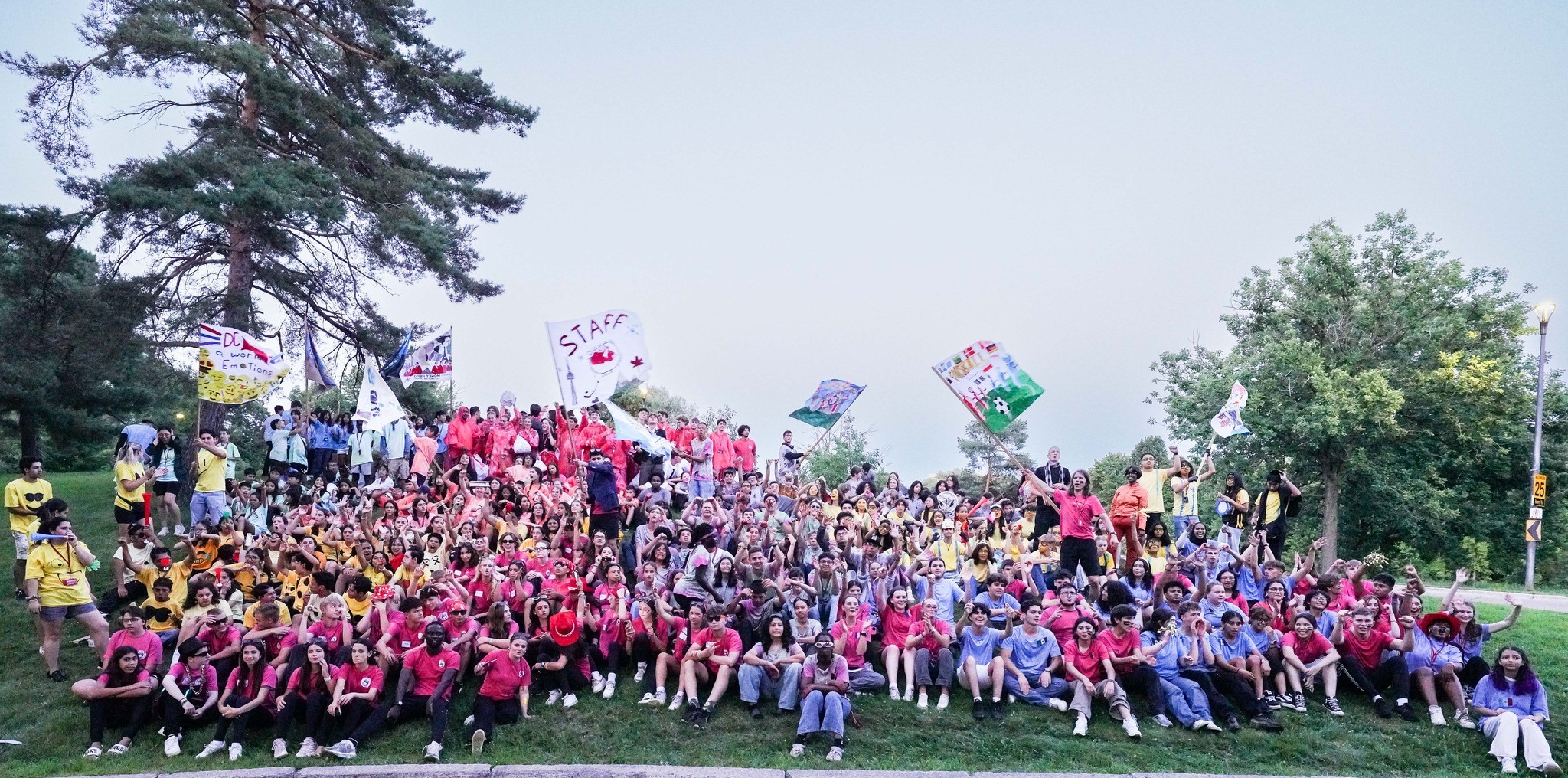 Groupe d’étudiants en activité interactive au camp linguistique anglophone à Ottawa.