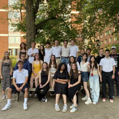 Groupe d’étudiants au camp d’été Pilgrim pour apprendre l’anglais