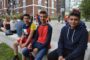 Trois étudiants de nationalités différentes en camp d’été en immersion anglaise.