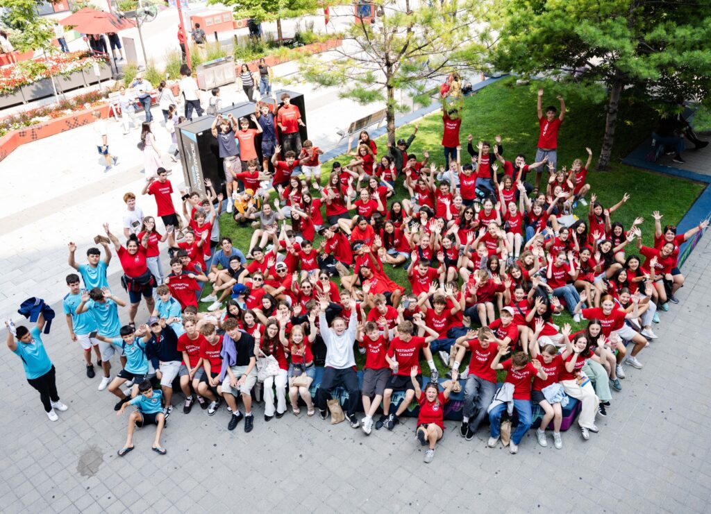 Enfants participant à des activités encadrées au Camp Pilgrim, dans un environnement sécuritaire et bien supervisé.