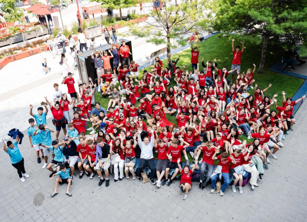 Ados participant à un cours lors d’un programme d’immersion anglaise.